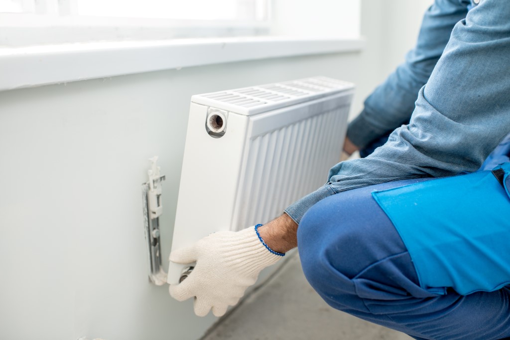 Mounting water heating radiator